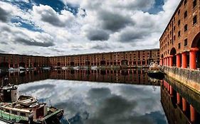 Liverpool, Superb City Centre Apartment With Parking